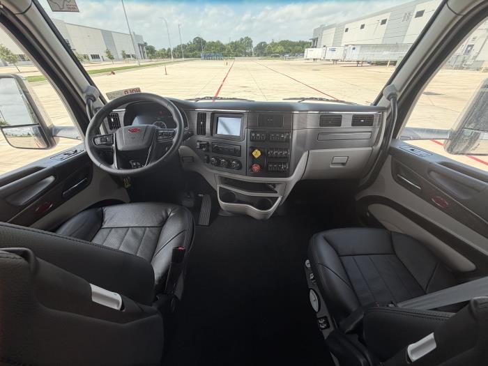 2027 Peterbilt 579-21