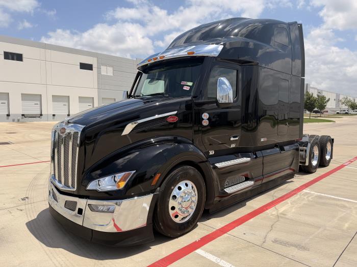 2027 Peterbilt 579-0
