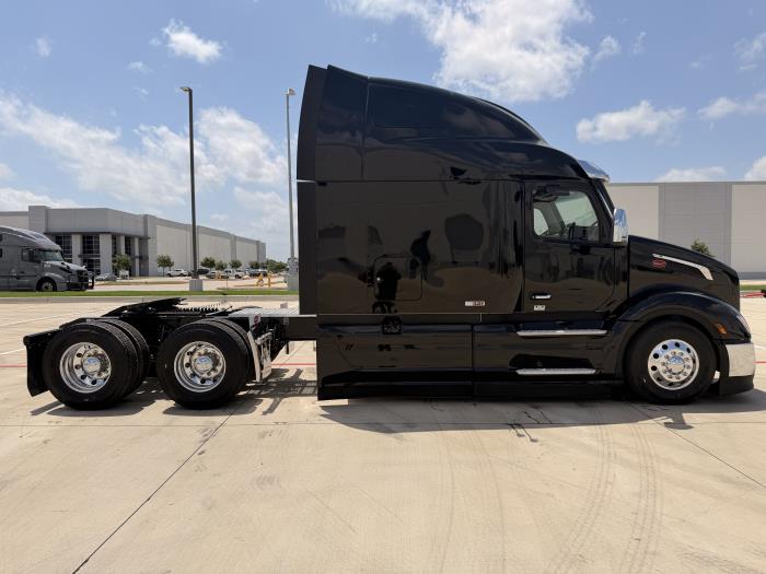 2027 Peterbilt 579-3