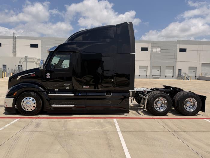 2027 Peterbilt 579-7