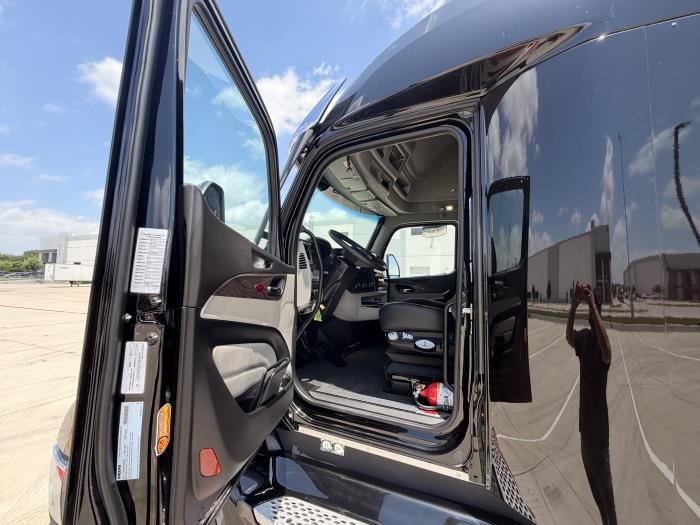 2027 Peterbilt 579-13