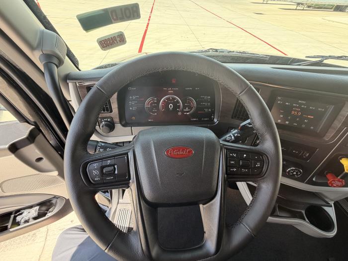 2027 Peterbilt 579-15