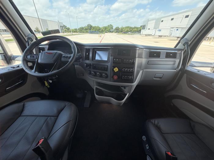 2027 Peterbilt 579-21