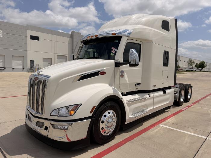 2027 Peterbilt 579-1