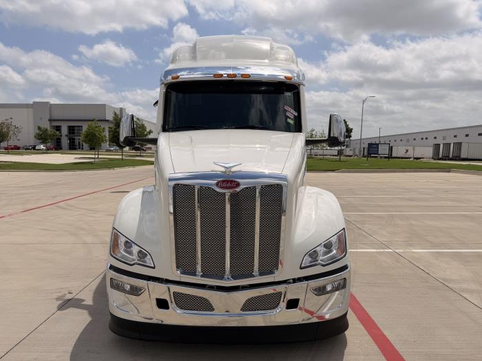 2027 Peterbilt 579-2