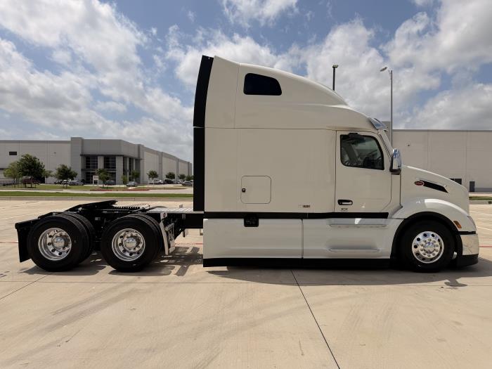 2027 Peterbilt 579-4