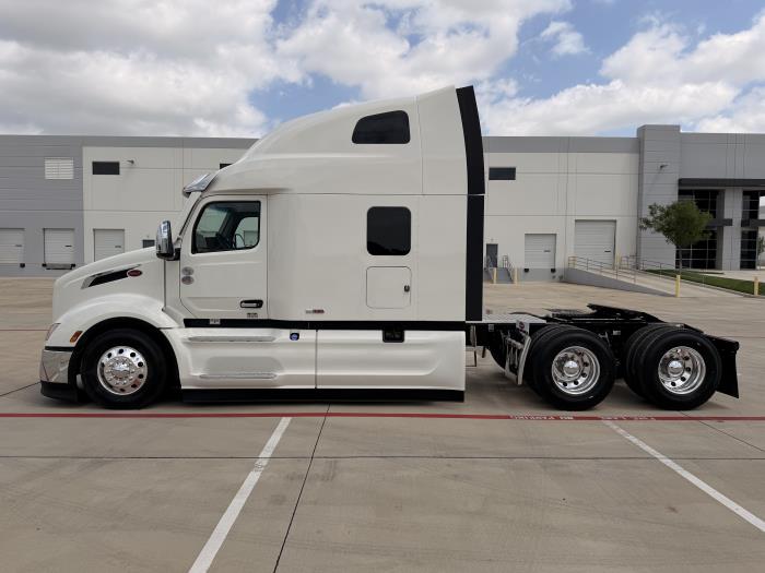 2027 Peterbilt 579-8