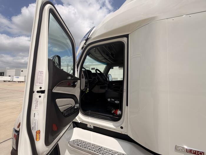 2027 Peterbilt 579-14