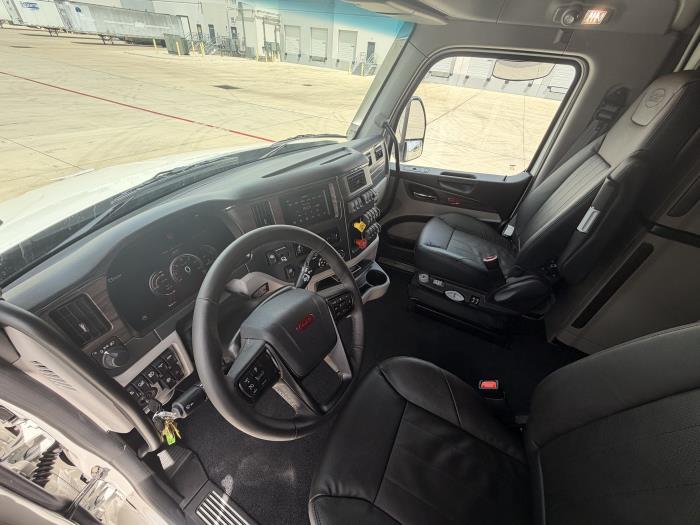 2027 Peterbilt 579-15
