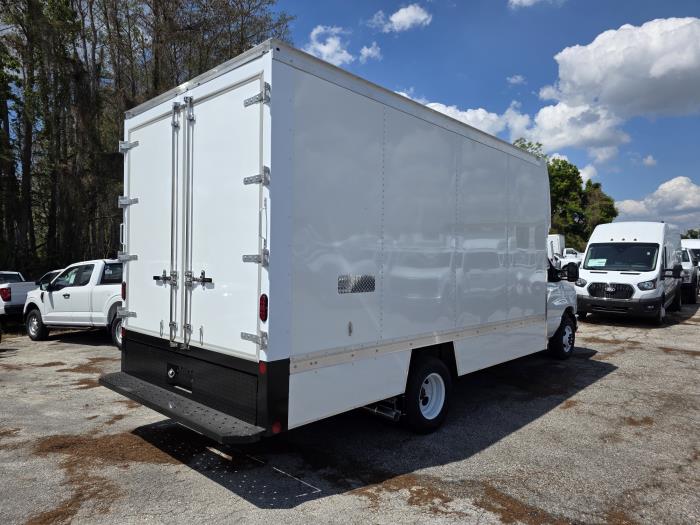 2027 Ford E-450-7