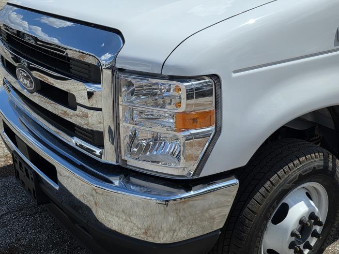 2027 Ford E-450-11