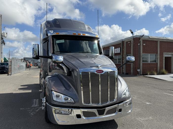 2027 Peterbilt 579-6