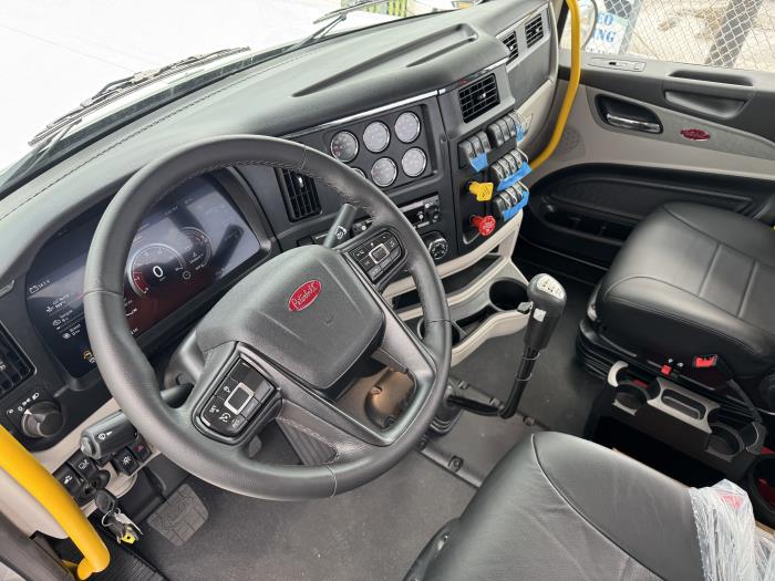 2027 Peterbilt 589-8