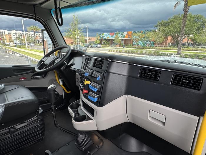 2027 Peterbilt 589-12