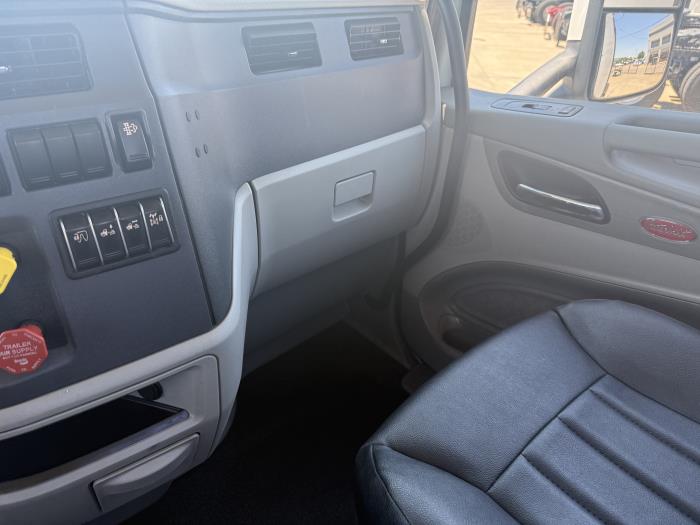 2020 Peterbilt 579-6