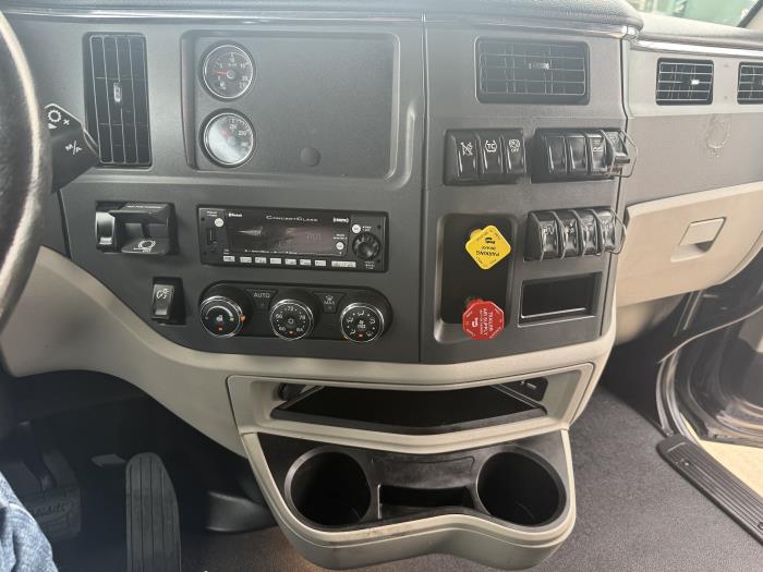 2022 Peterbilt 579-5