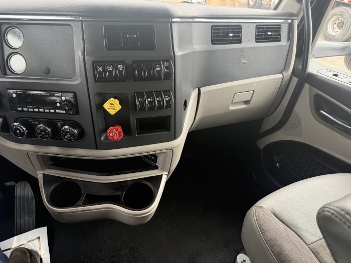 2022 Peterbilt 579-6