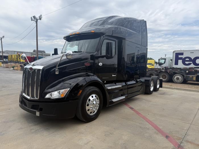 2022 Peterbilt 579-0