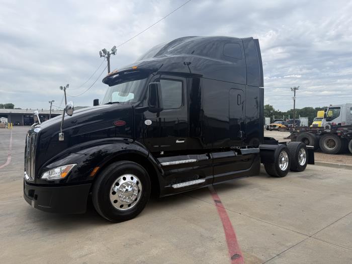 2022 Peterbilt 579-44