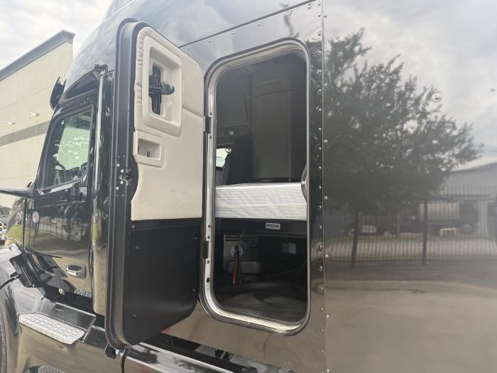 2022 Peterbilt 579-46