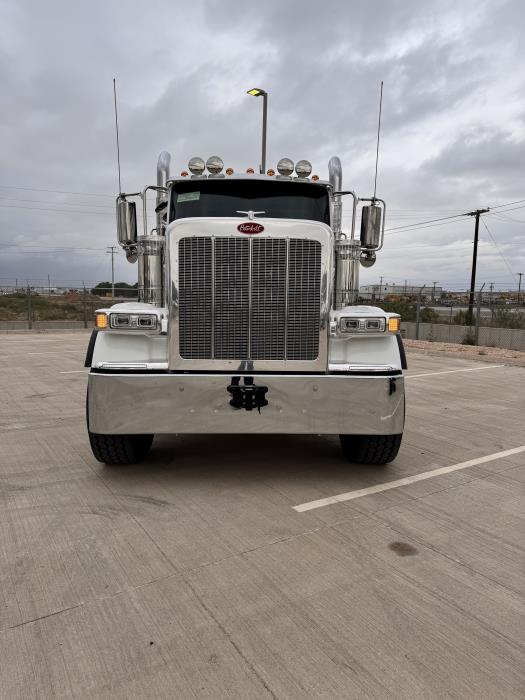 2027 Peterbilt 589-2