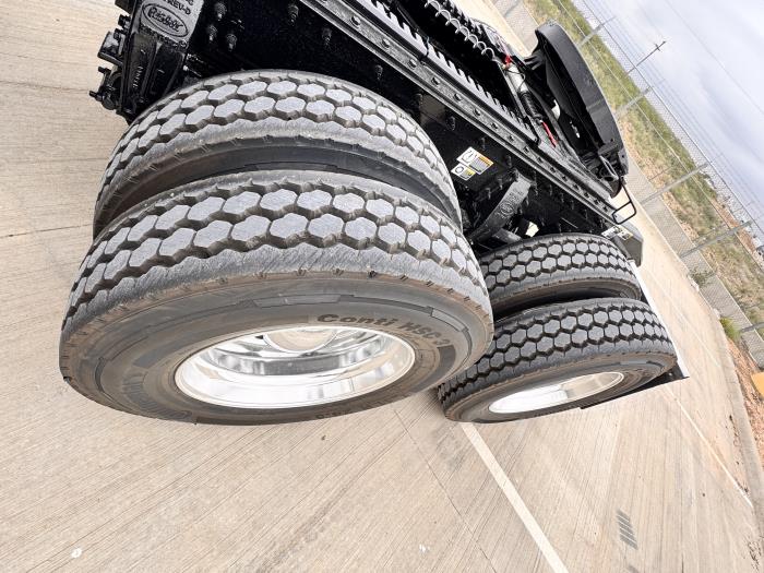 2027 Peterbilt 589-18