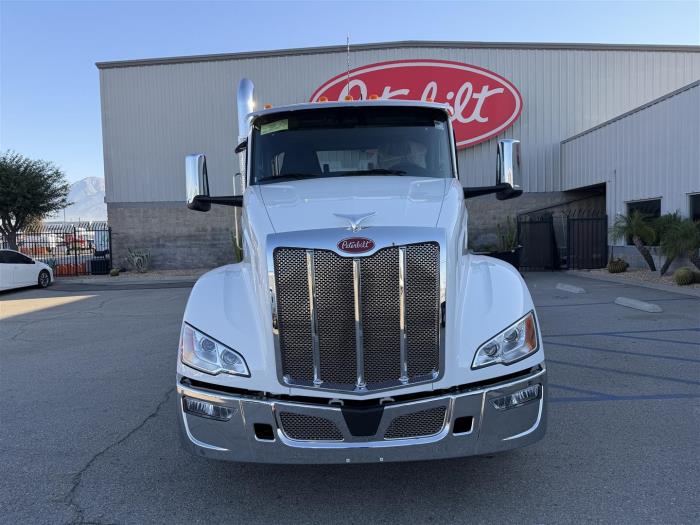 2027 Peterbilt 579-2