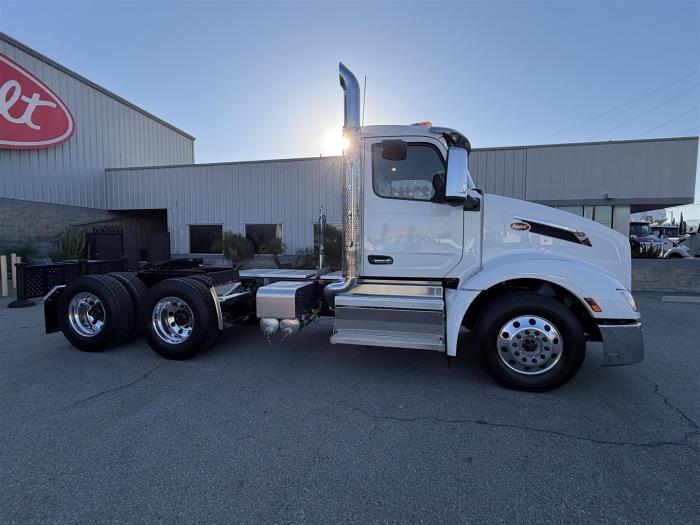 2027 Peterbilt 579-4
