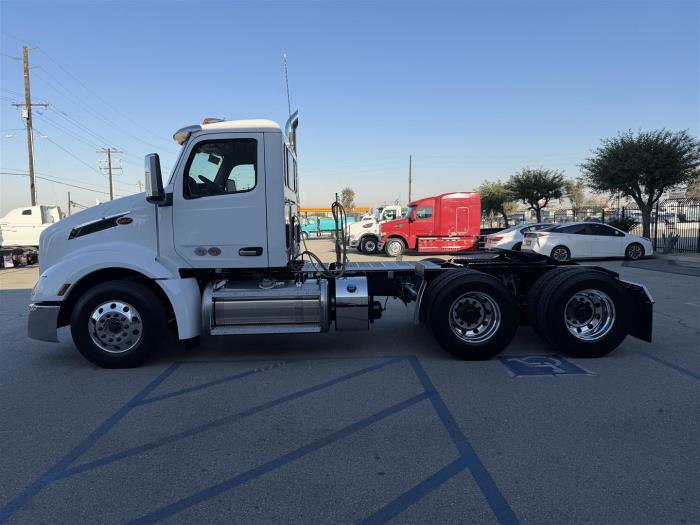 2027 Peterbilt 579-8