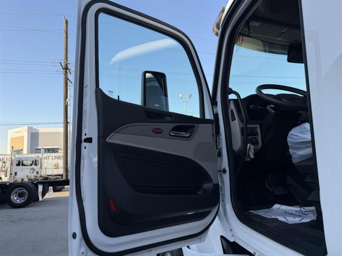 2027 Peterbilt 579-16