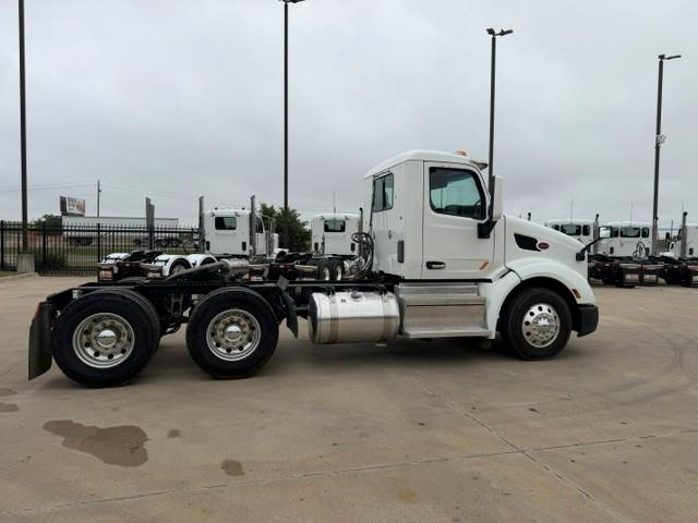 2021 Peterbilt 579-8