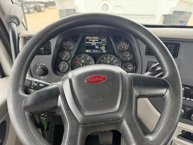 2021 Peterbilt 579-33
