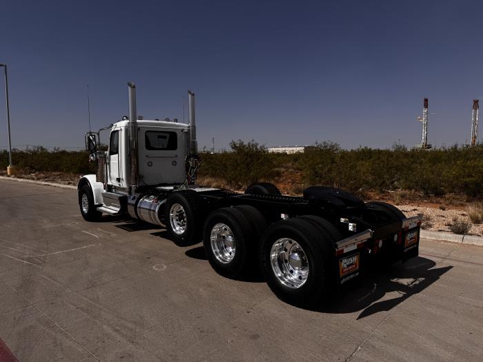 2027 Peterbilt 589-2