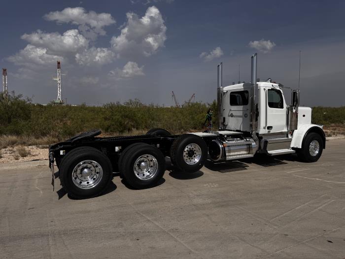 2027 Peterbilt 589-6