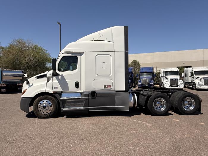 2020 Freightliner Cascadia-1