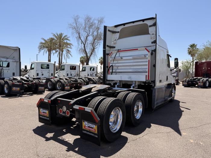 2020 Freightliner Cascadia-4