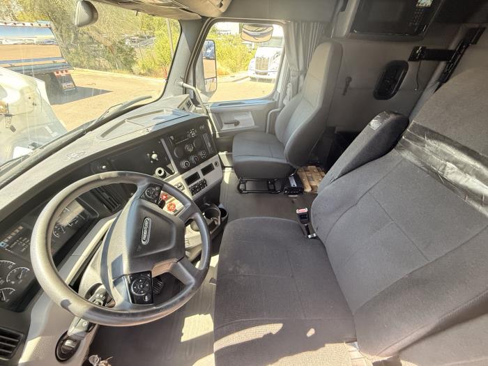 2020 Freightliner Cascadia-9