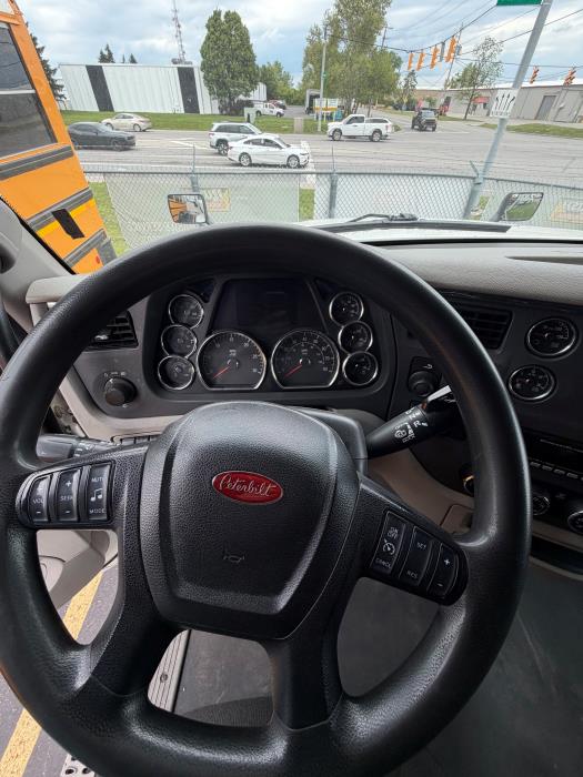 2021 Peterbilt 579-1