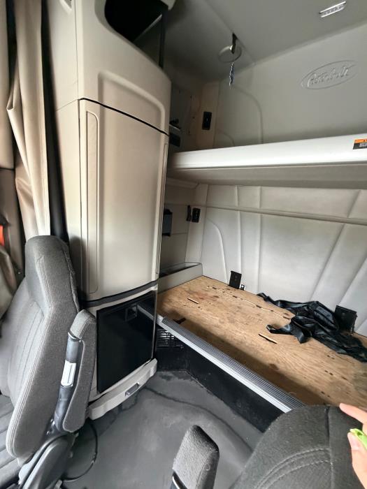 2021 Peterbilt 579-3
