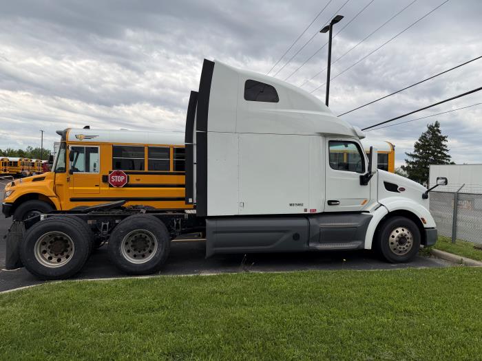 2021 Peterbilt 579-5
