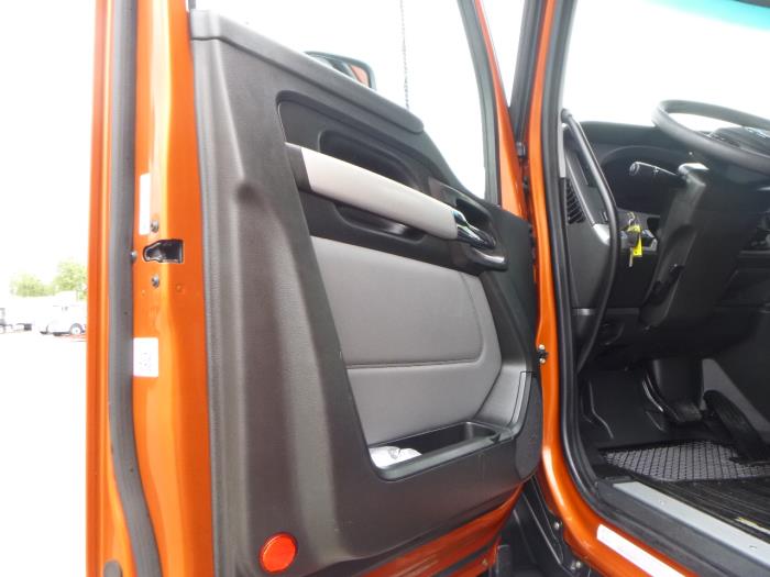 2024 Kenworth T680-13