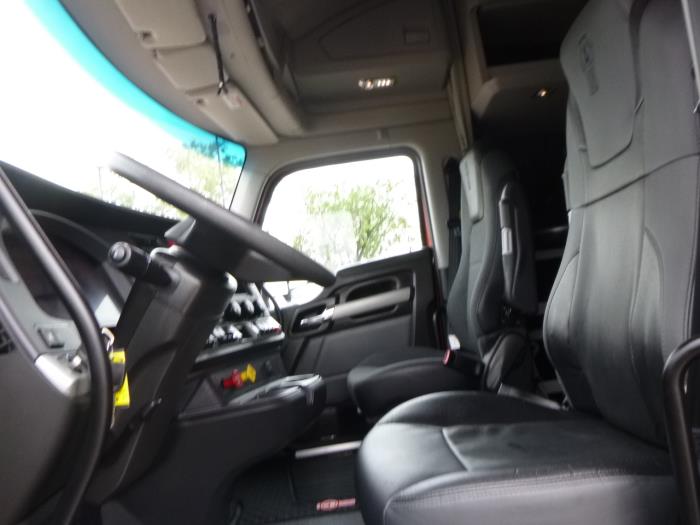 2024 Kenworth T680-14
