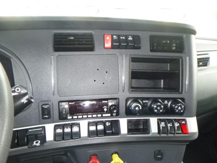 2024 Kenworth T680-19