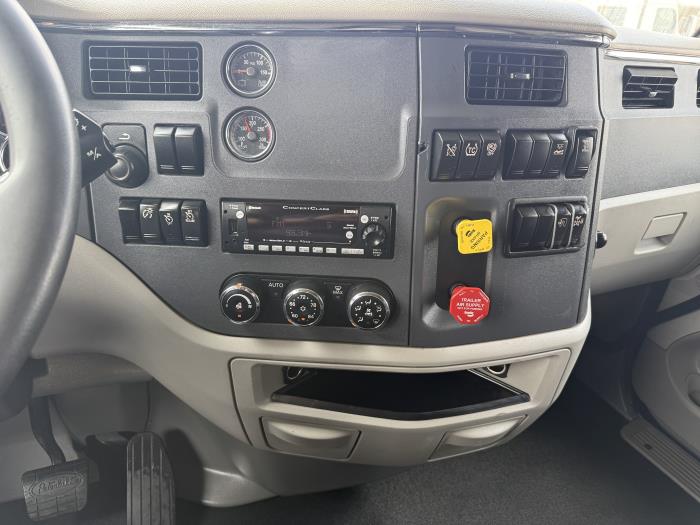 2022 Peterbilt 579-2