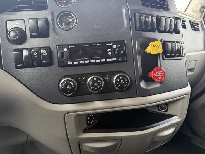 2022 Peterbilt 579-3