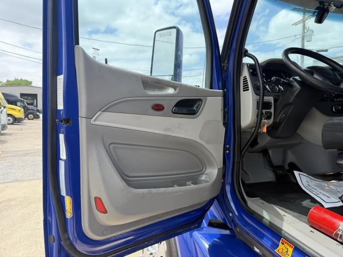 2022 Peterbilt 579-17