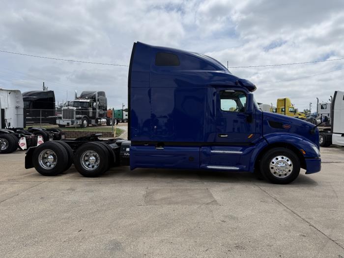 2022 Peterbilt 579-28