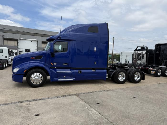 2022 Peterbilt 579-44