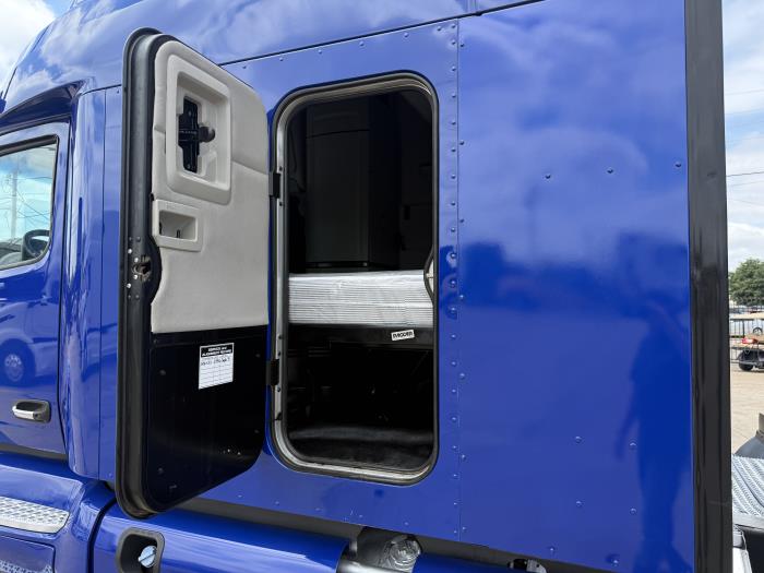 2022 Peterbilt 579-49