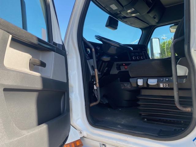 2023 Freightliner Cascadia-14